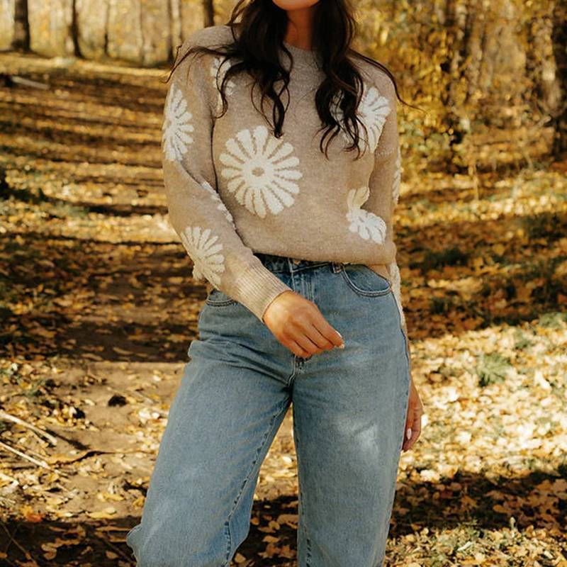 Strickpullover mit Blumenmuster | Cozy Pullover in Beige | Gänseblümchen-Print