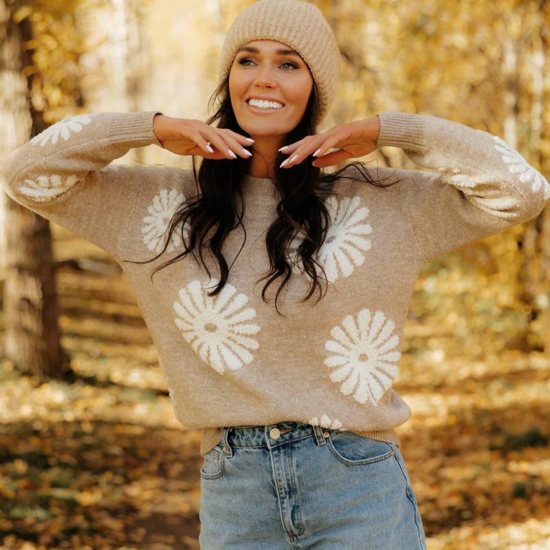 Strickpullover mit Blumenmuster | Cozy Pullover in Beige | Gänseblümchen-Print